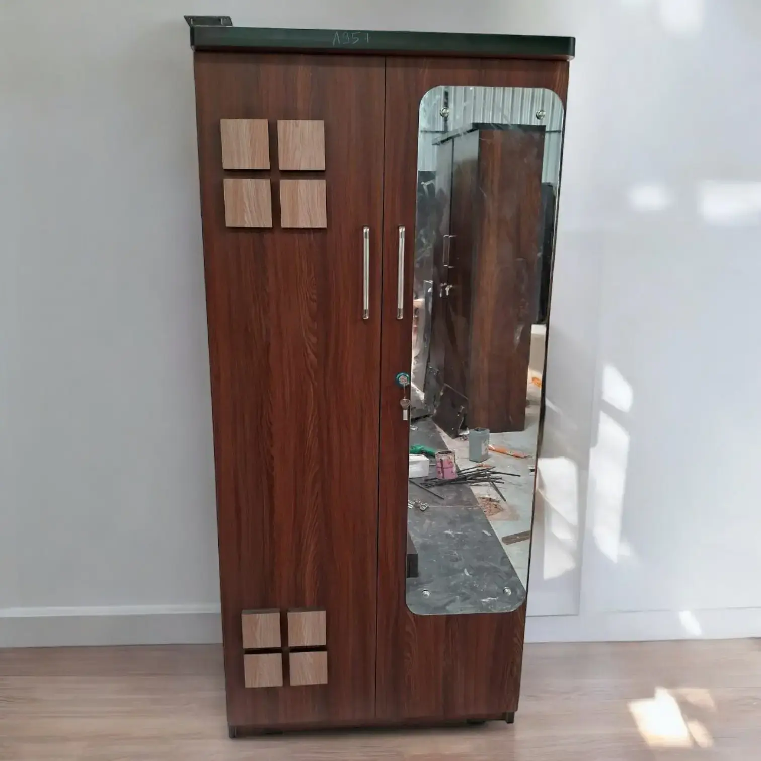 Brown with mirror and block