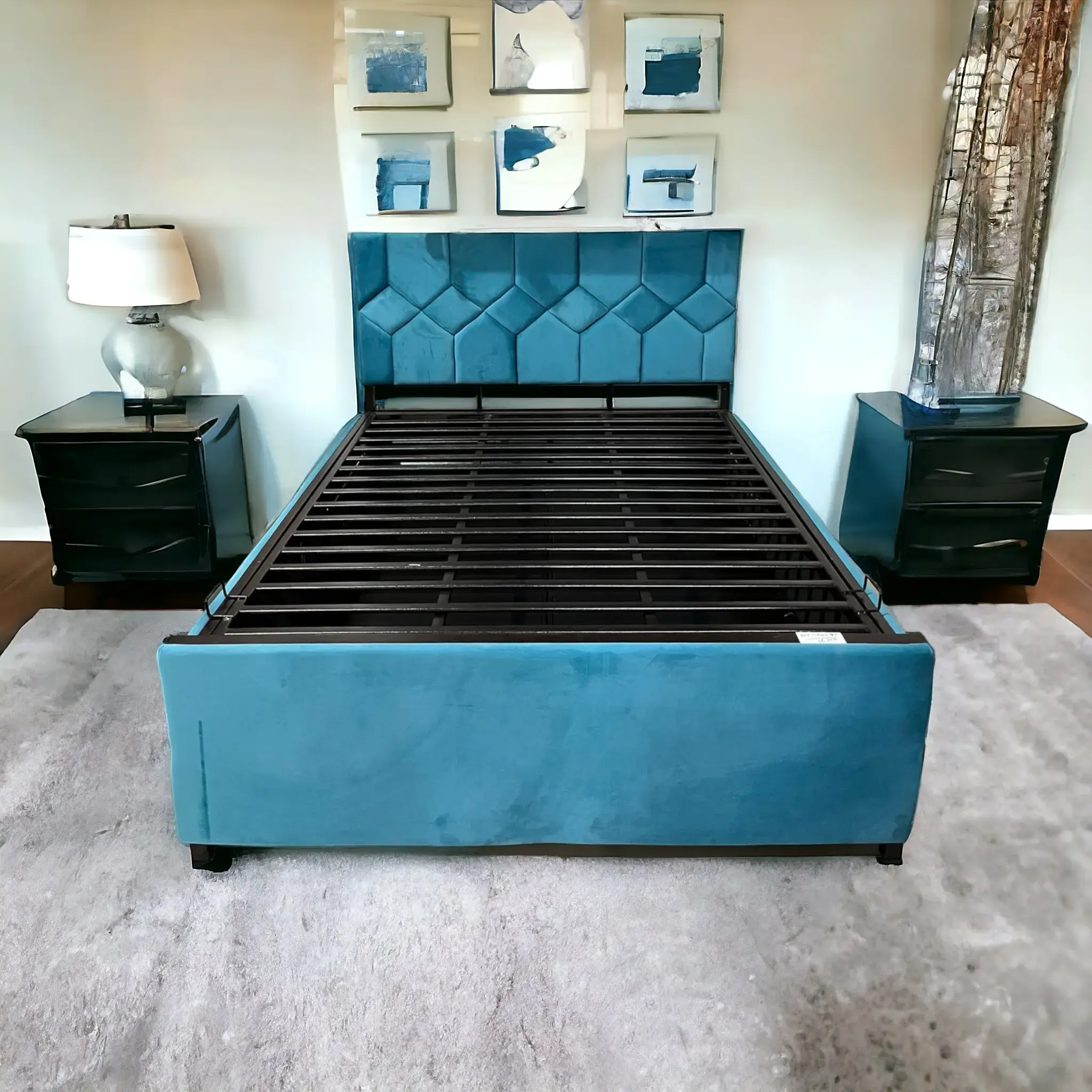 Metal Cupsor Bed In Velvet