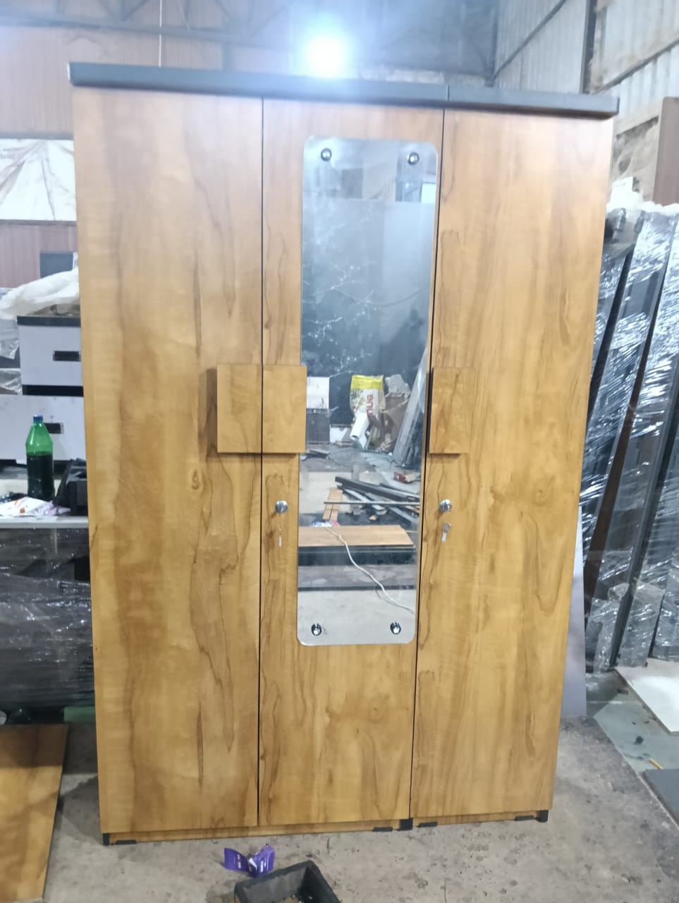 3 door wardrobe 75x16x48