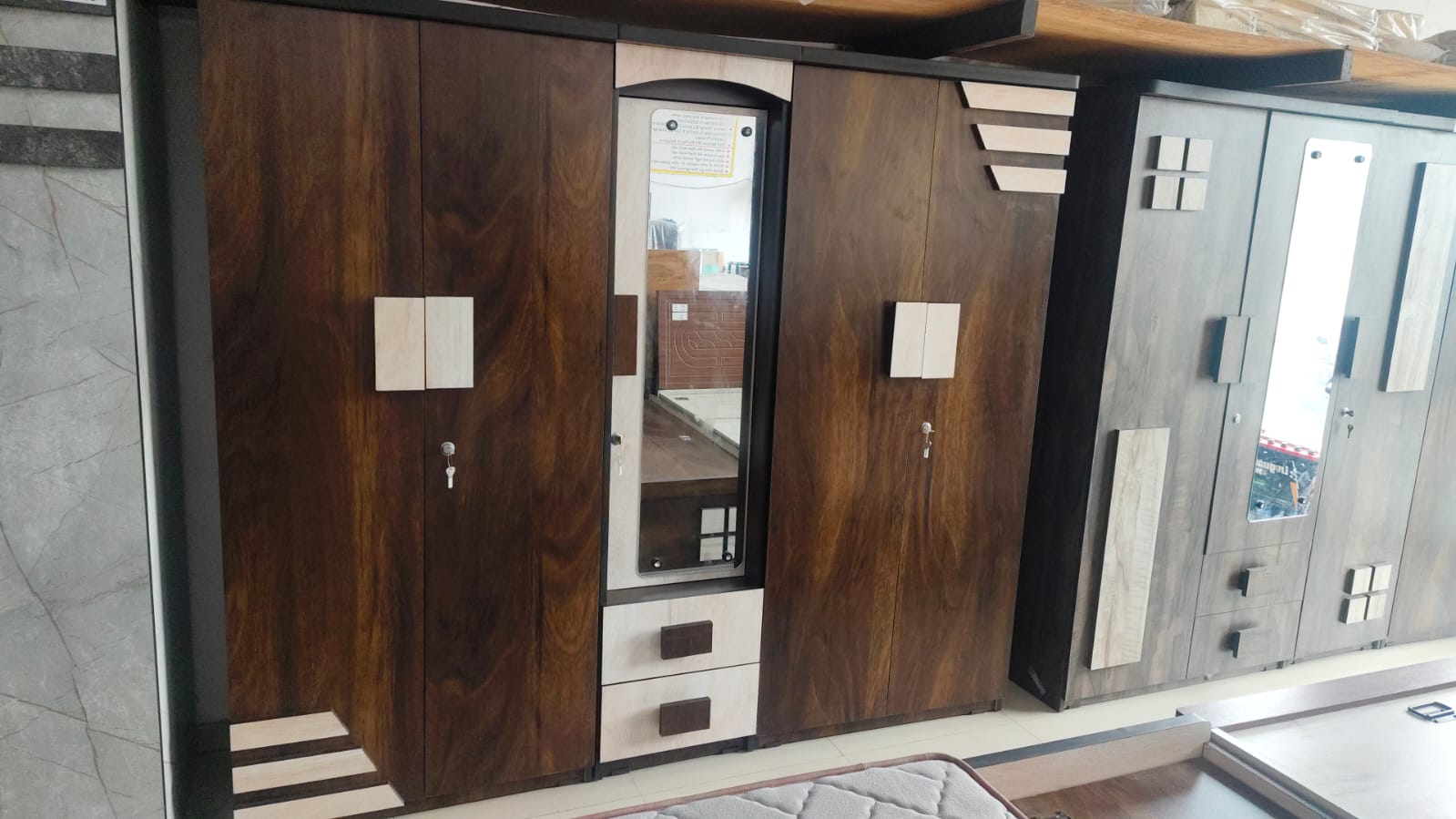 5 door wardrobe  75x16x84