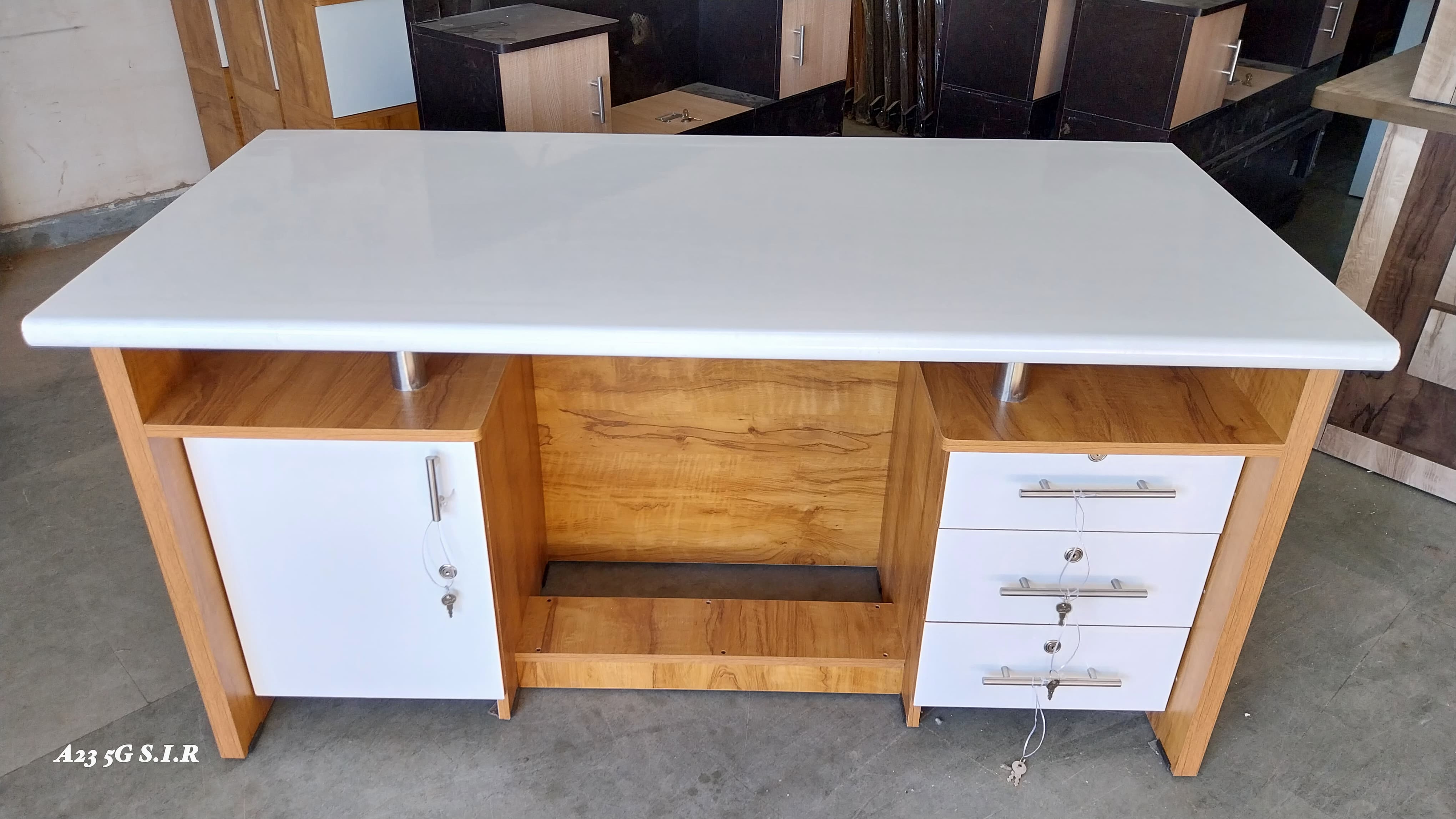 5/2.5 CURVIKA OFFICE TABLE