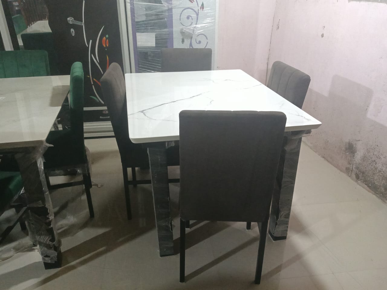 DINING TABLE 4 SEATER