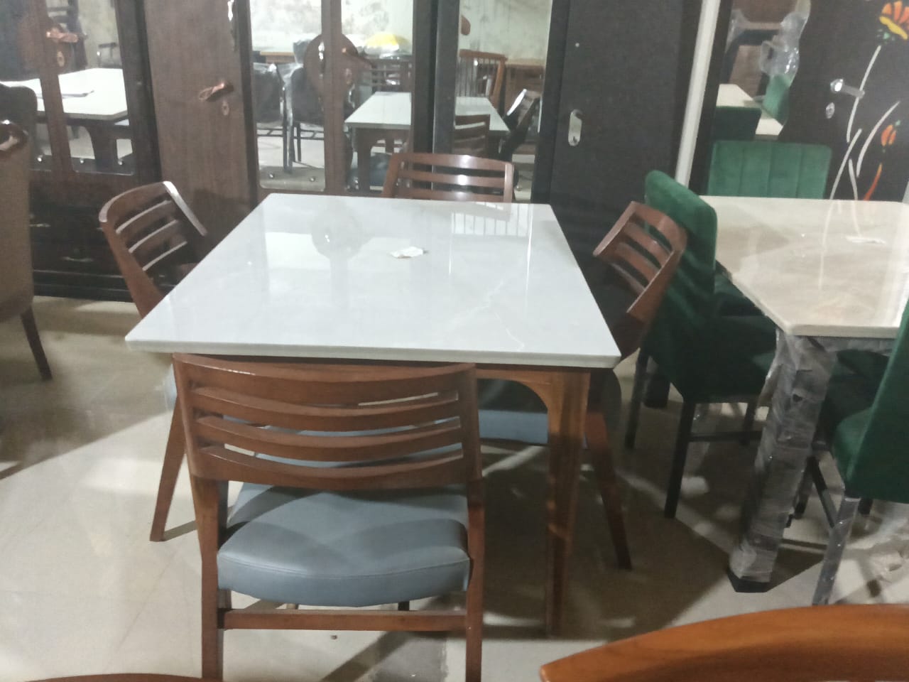 WODDEN DINING TABLE 4 SEATER
