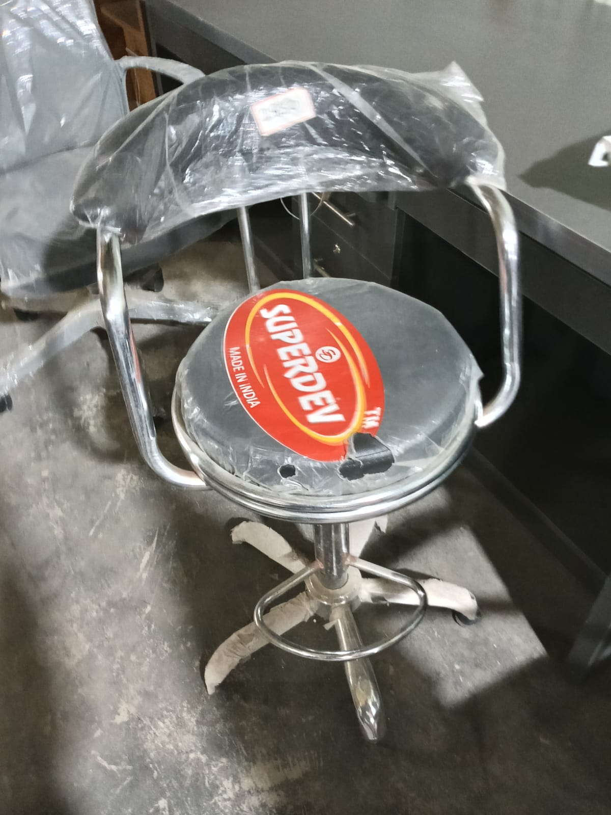 revolving baar stool