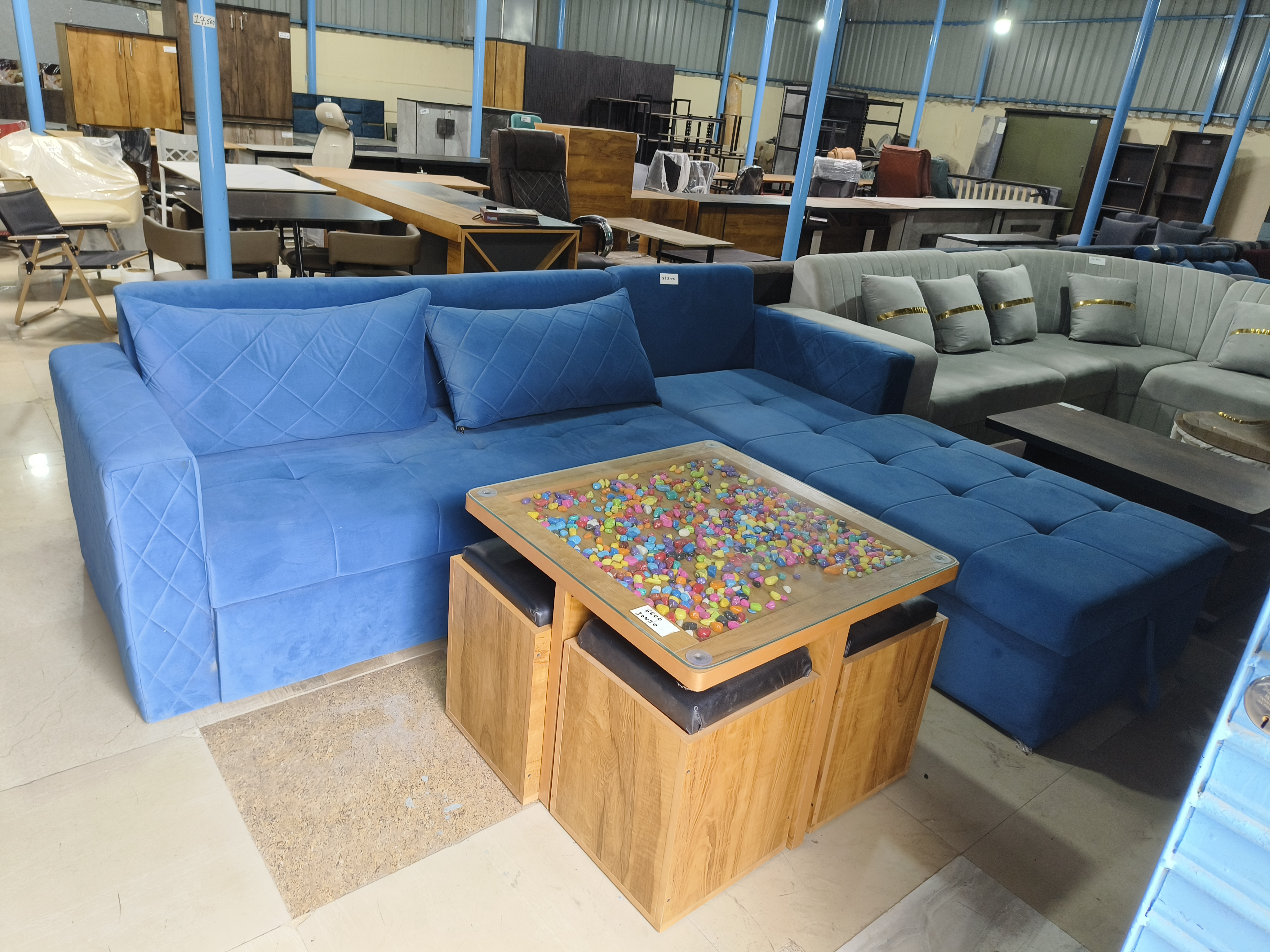 Sofa cumbed with storage