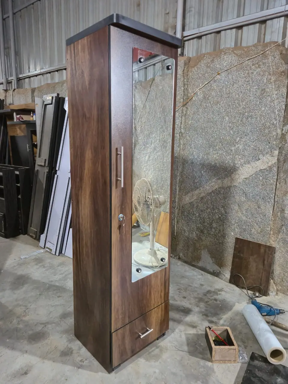 Single door wardrobe 721618