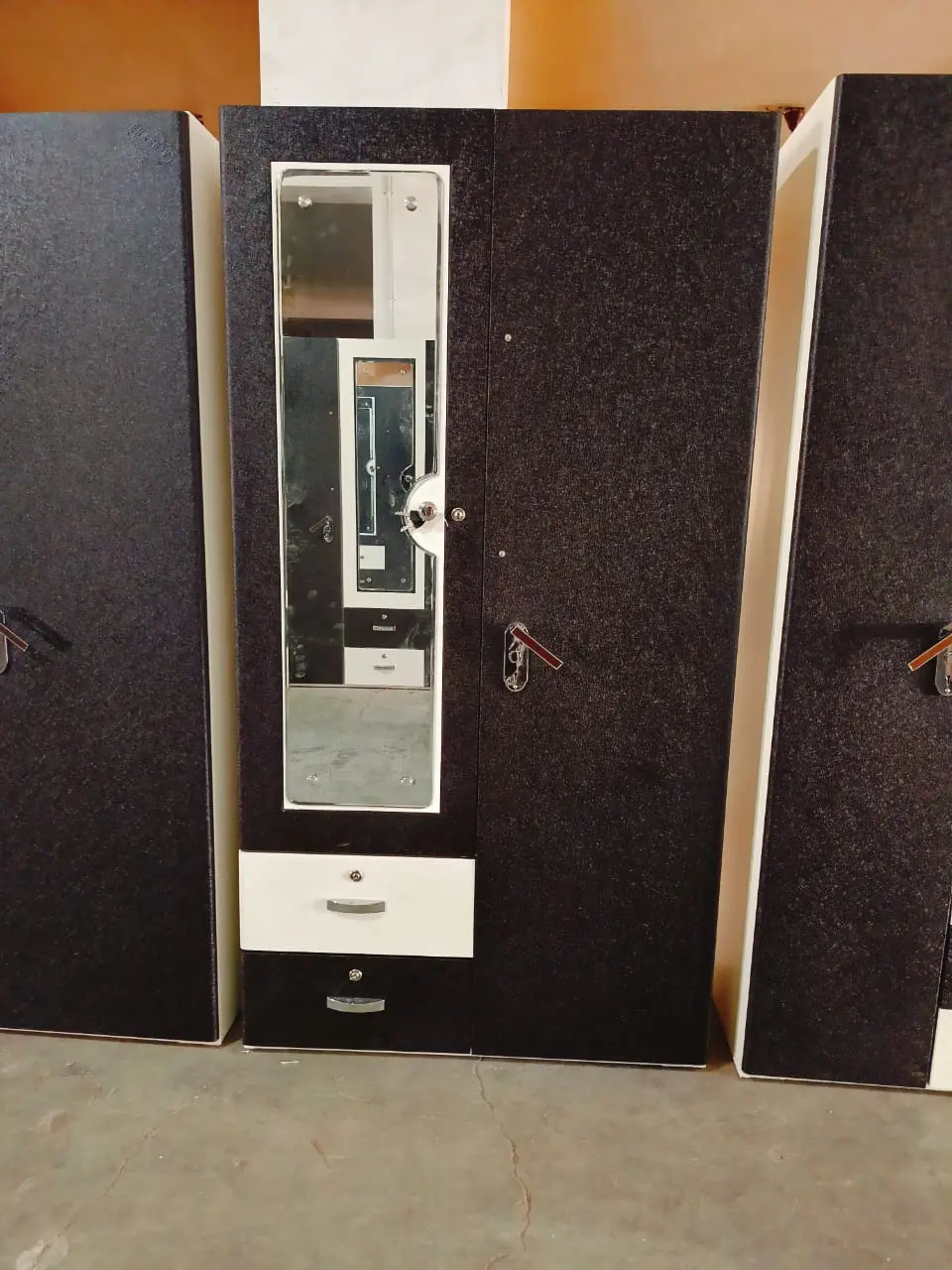 2 door makeup box lokar