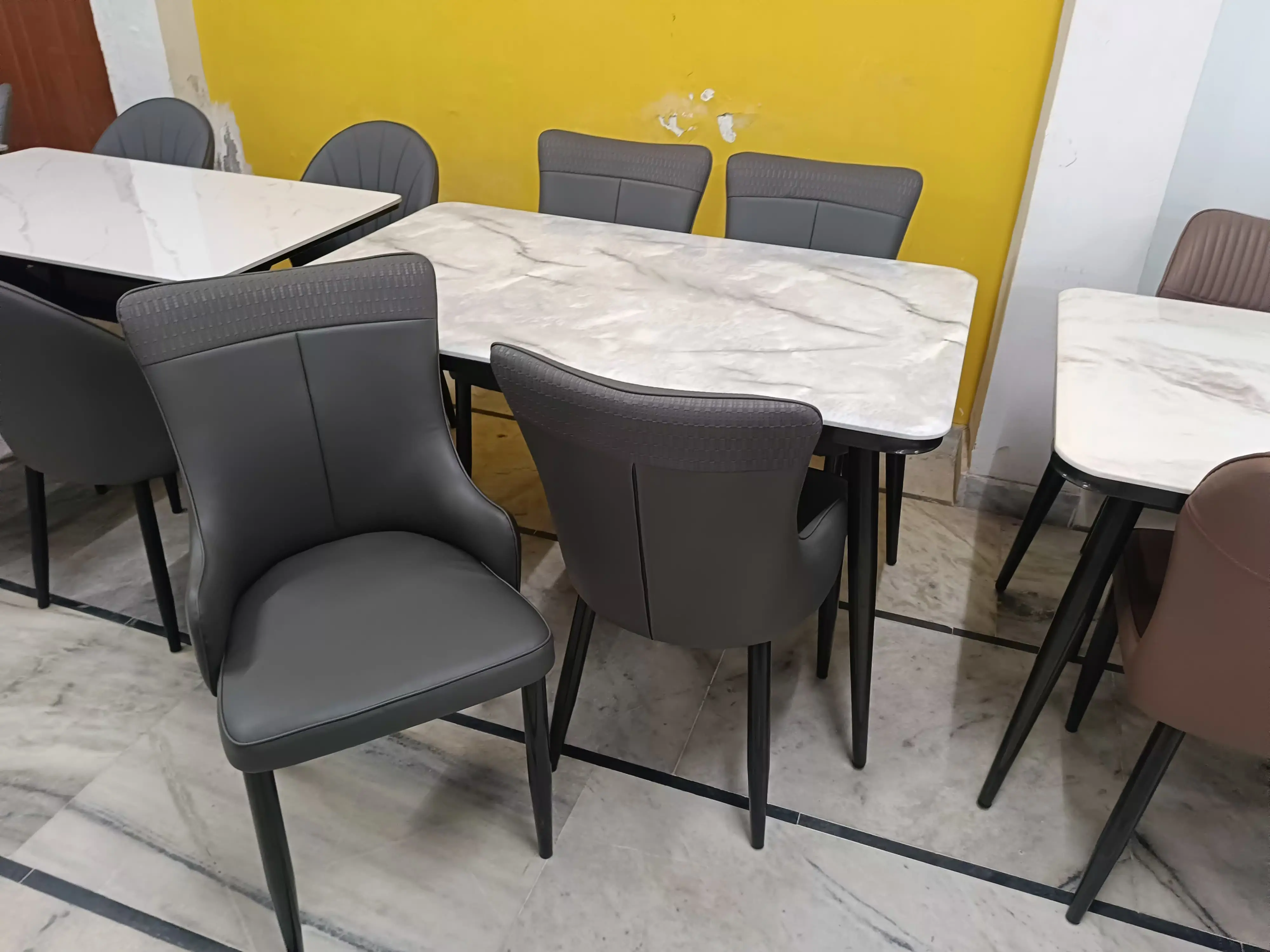 Imp dining table 4 siter